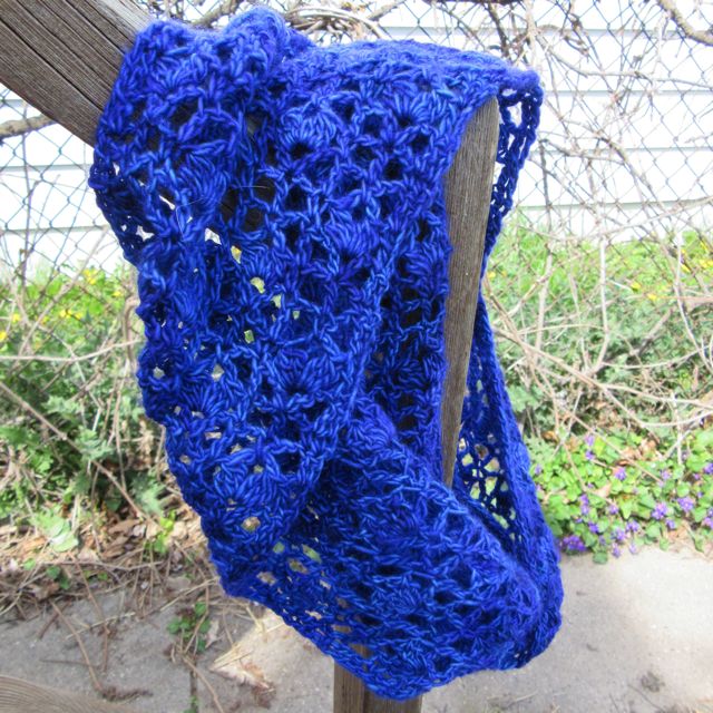 whispering flowers infinity scarf from crochetbird.wordpress.com